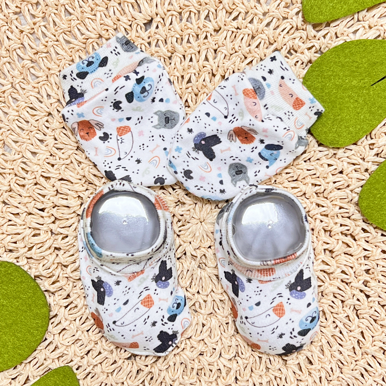  Kit Luva e Pantufas - Cachorrinhos - Azul Jeans e Branco